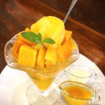 Lotta cafe & dining - 南国マンゴーのかき氷