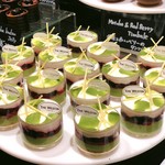 ザ・テラス - 抹茶と赤いベリーのタンバル