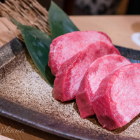 お肉屋 けいすけ 三男坊 - 厚切りタン元の牛タン