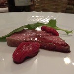 f - マグロを藁で燻したもの・・・。