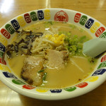 中華日の出 - 料理写真:とんこつラーメン