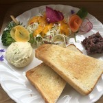 カフェアンドショップ ロータスランド - トースト(バター・はちみつ・あんこ)、ポテトサラダ、サラダ、ドリンク
      2019/06/08 モーニングセット
      B set トースト ポテトサラダ 380円
      有機コーヒー(一杯お代わり可)