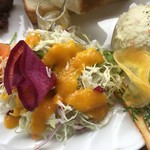 カフェアンドショップ ロータスランド - サラダ
      2019/06/08 モーニングセット
      B set トースト ポテトサラダ 380円
      有機コーヒー(一杯お代わり可)