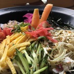 カフェアンドショップ ロータスランド - 冷やし中華 真ん中にニンジン
      2019/06/08
      週替り おまかせセット 限定20食 550円 11:00〜
      自家製 冷やし中華、野菜のオーブン焼き、キャロットライス