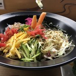 カフェアンドショップ ロータスランド - 冷やし中華 真ん中にニンジン
      2019/06/08
      週替り おまかせセット 限定20食 550円 11:00〜
      自家製 冷やし中華、野菜のオーブン焼き、キャロットライス