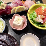 蛇の目寿司 - 両親が頼んだ「刺身三品盛り定食」@1100＋「しじみ汁」@330