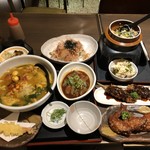 みかわの郷 - 豊橋カレーうどん(えび天トッピング)、ご当地釜飯、名古屋手羽先、味噌串かつ、どて煮、大根サラダ