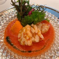 銀座 ハプスブルク・ファイルヒェン - ③芝海老とパプリカのゼリー寄せ　赤パプリカのアオフラオフ　トマトと野菜の冷製ソースに浮かべて