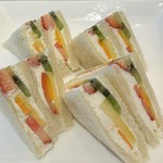 千疋屋フルーツパーラー - フルーツサンドイッチ