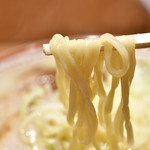 田中そば店 - 中華そば@税込850円：麺をリフトアップ