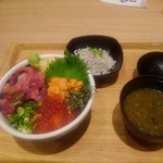 築地食堂源ちゃん - 本マグロ・ウニ・イクラ丼　