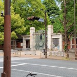 吉田とん汁店 - その他写真:【2019年05月】お店は東大の前です。