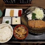 牛かつ もと村 - 牛かつ麦飯とろろセット（130g）