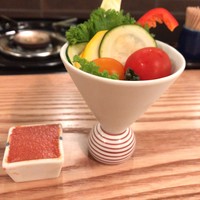 博多 鴨すき 鴨しゃぶ なかもぐろ - お通し  野菜盛り合わせ（自家製トマト味噌）