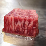 味鉄 - 宮崎牛ヘレ雌焼いてます(1/4)