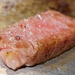 味鉄 - 兵庫産サーロイン焼いてます(1/2)