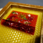 INUA - プラムレザーとアロマティックフラワー