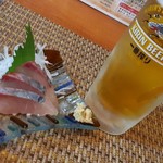 海鮮居酒屋 天神丸 - ほろ酔いセットのビールとカンパチの刺身