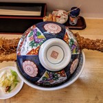 天丼ころも - いよいよ…　(蓋を取るのもったいない)