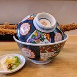 天丼ころも - 左右に　びぃぃ〜ん！！　まだ開けないよ〜(๑^ ^๑)