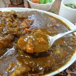 アーモンド - カレーライス（大盛）950円（サラダ、スープ、コーヒー付き）
      カレーライス（大盛）950円（サラダ、スープ、コーヒー付き）