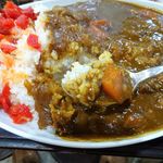 アーモンド - カレーライス（大盛）950円（サラダ、スープ、コーヒー付き）
      カレーライス（大盛）950円（サラダ、スープ、コーヒー付き）