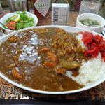 アーモンド - カレーライス（大盛）950円（サラダ、スープ、コーヒー付き）
      カレーライス（大盛）950円（サラダ、スープ、コーヒー付き）