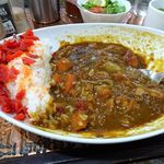 アーモンド - カレーライス（大盛）950円（サラダ、スープ、コーヒー付き）
      カレーライス（大盛）950円（サラダ、スープ、コーヒー付き）