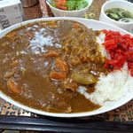 アーモンド - カレーライス（大盛）950円（サラダ、スープ、コーヒー付き）
      カレーライス（大盛）950円（サラダ、スープ、コーヒー付き）