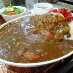 アーモンド - カレーライス（大盛）950円（サラダ、スープ、コーヒー付き）
      カレーライス（大盛）950円（サラダ、スープ、コーヒー付き）