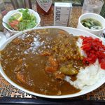 アーモンド - カレーライス（大盛）950円（サラダ、スープ、コーヒー付き）
      カレーライス（大盛）950円（サラダ、スープ、コーヒー付き）