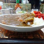 アーモンド - カレーライス（大盛）950円（サラダ、スープ、コーヒー付き）
      カレーライス（大盛）950円（サラダ、スープ、コーヒー付き）
