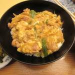 味処 大丸 - 親子丼 650円(蓋取り後、吸物・漬物付)