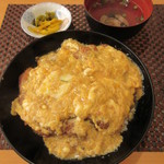 味処 大丸 - カツ丼 750円(蓋取り後)