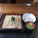そば処 おおまがり - ざるそばとそば豆腐。