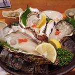 魚家 - 天然岩牡蠣 特大プレミアム（1個/1500円）