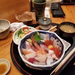 魚家 - 海鮮丼