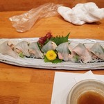 魚家 - 皮ハギ肝巻き刺身（880円）