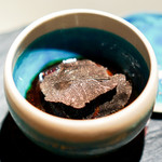 エクアトゥール - 百合根のフラン、 フォアグラのポワレ、 黒トリュフと赤ワインのソース