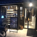 IKARIYA BEIKA KYOTO - まさに京都らしい間口の狭い鰻の寝床。