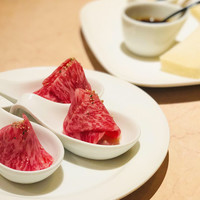 焼肉 銀座コバウ 特別室 - 炙りユッケパン添え