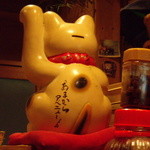 ののこ - 招き猫の後ろ姿・懐かしの「あまからアベニュー」ですわ。