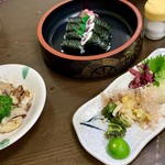 Yasubee - 鉄火巻 570円・いかゲソ焼き 360円・漬物盛り合わせ