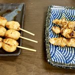 Yasubee - つくね焼き(3本) 270円・焼鳥(やわらかい)(3本) 260円