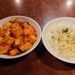 三彩居 - セルフのサラダと麻婆豆腐