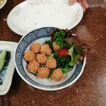 三ちゃん食堂 - チーズボールとおばちゃんの手