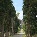 トラピスト修道院 売店 - ポプラ並木に囲まれた小道を抜けて行きます