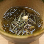 日本橋蛎殻町 すぎた - もずくと蓴菜の酢のもの