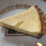 カフェ・ル・プティ・ニ・トロワ - 自家製チーズケーキ