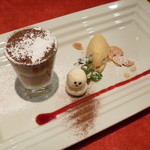 Il Giglio - ジリオ風チョコレートケーキ ヘーゼルナッツのジェラート添え ホワイト・クリスマス風